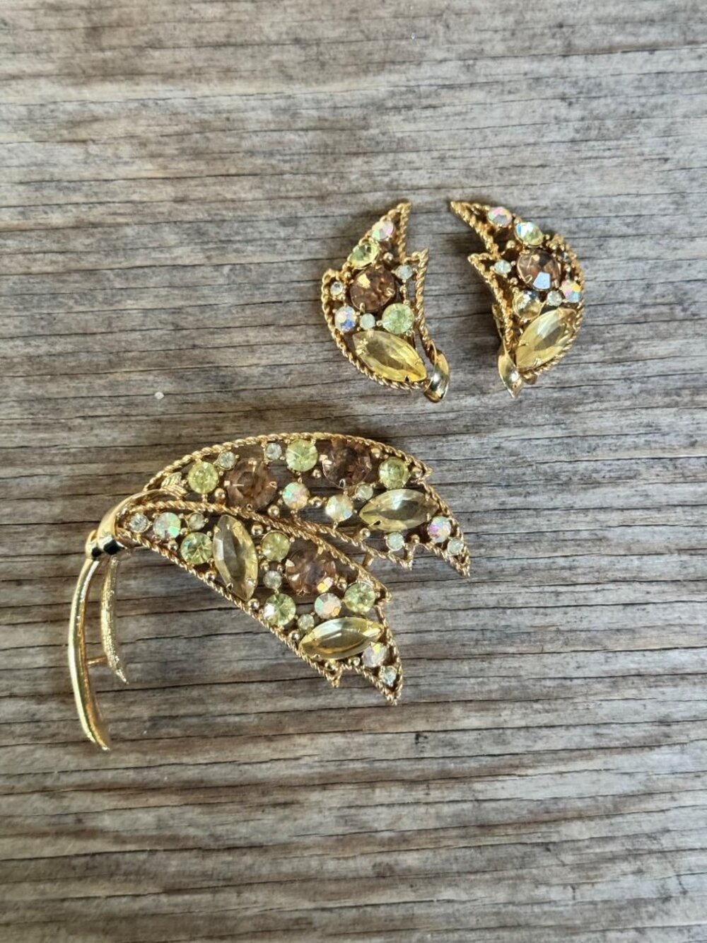 Emmons Rhinestone Lily Flower Brooch Earrings Demi Parure Set Yellow Taupe AB - Picture 4 of 10